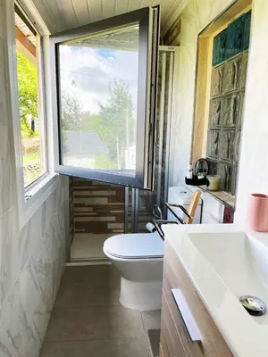 a bathroom with a toilet and a window at Carballo Alenza in Sistín