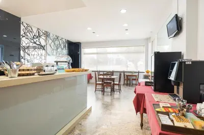 a kitchen and dining room with a counter and a table at Hotel Alda Camiño Inglés in Ordes