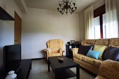 a living room with a couch and two chairs at Foz Acogedora casa familiar in Barrosa