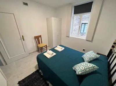 a bedroom with a blue bed and a window at Apartamento A in Irijoa