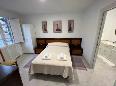 a bedroom with a bed with two towels on it at Apartamento A in Irijoa