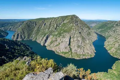 an aerial view of a large lake in a canyon at Fogar Rivoira Sacrata in Castro Caldelas