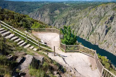 a viewing platform at the top of a mountain at Fogar Rivoira Sacrata in Castro Caldelas