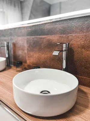 a white sink on a wooden counter in a bathroom at PENSIÓN CALDEA in Caldas de Reis