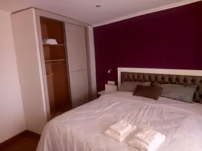 a bedroom with a bed with two towels on it at Casa o Cantón in Berredo