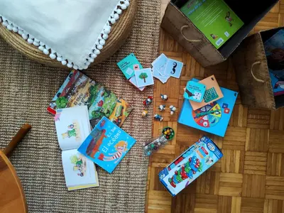 a table with childrens books and toys on it at a casa da Alicia in Monforte de Lemos