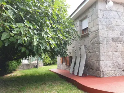 a group of skis on the side of a building at LA CAMELIA in Pontevedra