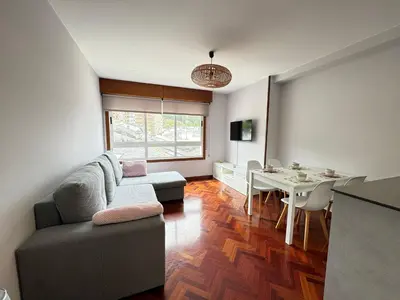 a living room with a couch and a table at Apartamento a 5 minutos del casco histórico in Viveiro