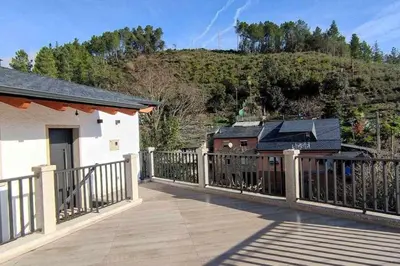 a balcony with a train on a train station at Precioso Apartamento 2 Hab. con Bañera Hidromasaje in O Barco de Valdeorras