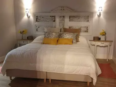 a bedroom with a large white bed with yellow pillows at Precioso Apartamento 2 Hab. con Bañera Hidromasaje in O Barco de Valdeorras