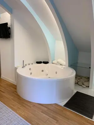 a white bath tub in a room with an arch at ESPEJO DE SOLEDADES in Vigo de Sanabria