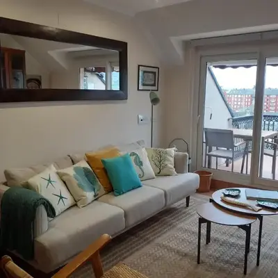 Atico con terraza y piscina comunitaria