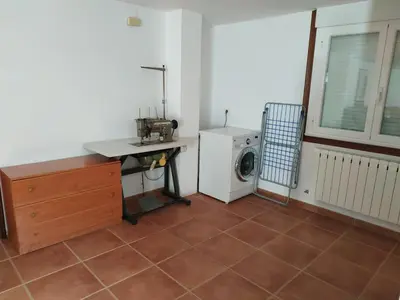 a laundry room with a washer and a washing machine at Casa Xarreiro in Chantada