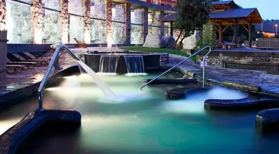 a water fountain in the middle of a pool of water at Castelodobispo - Ourense in Sobrado del Obispo
