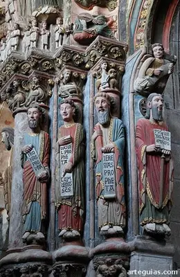 a group of statues on the side of a building at Castelodobispo - Ourense in Sobrado del Obispo