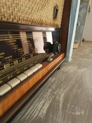 a close up of an old organ in a room at Exclusiva Casa Rural Mariano con acceso directo al rio in Baralla