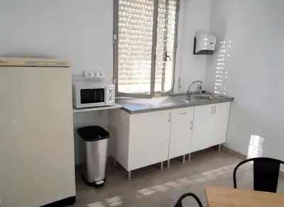 a kitchen with a sink and a microwave at Albergue Trabazo in Silleda