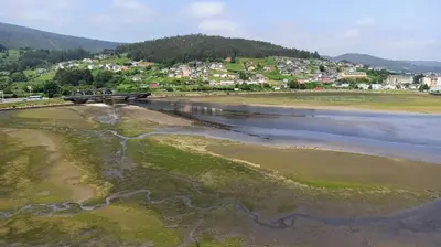 an aerial view of a beach with a bridge at Piso luminoso y acogedor en primera línea de playa Covas Viveiro in Vivero