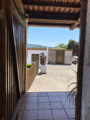 a view of a patio from the outside of a house at Agradable chalet rústico in Cambre