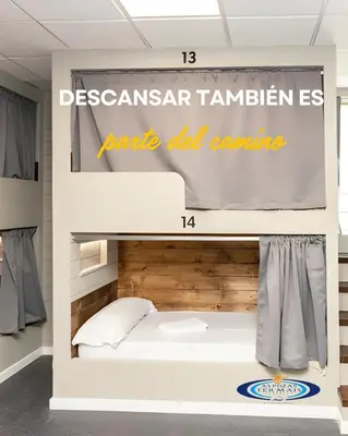 a bedroom with a bunk bed with the words dreamstar tamarin resorts del camp at Albergue As Pozas Termais in Caldas de Reis