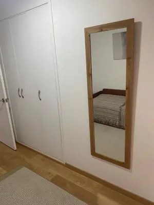 a mirror on a wall next to a bedroom at Apartamento Centrico y Tranquilo El Rinconcito in Ourense