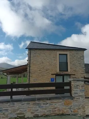 a brick building with a bench in front of it at Casa Os Prados da Albela in Tríacastela