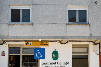 a building with a street sign in front of it at Casa Bimba in Sober