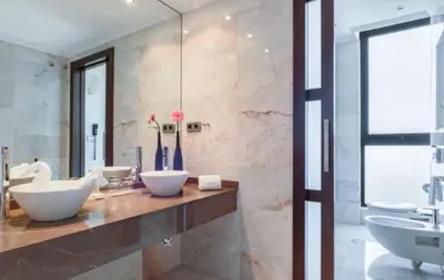 a bathroom with two sinks and a large shower at Exe Auriense in Ourense