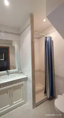 a bathroom with a toilet and a sink and a shower at Duplex acogedor CAMINO INGLÉS a 10 min de Santiago in Sigüeiro