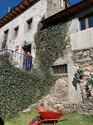 a person looking out of a window of a building at Hotel Rural LA CÁRCEL in Murias de Paredes
