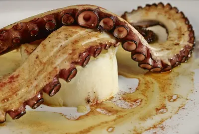 a piece of food with a pretzel and a piece of cake at Hotel Alfonso IX in Sarria