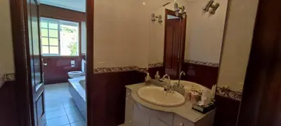 a bathroom with a sink and a mirror at Casa da Buxeira . Entorno magico. in Caritel
