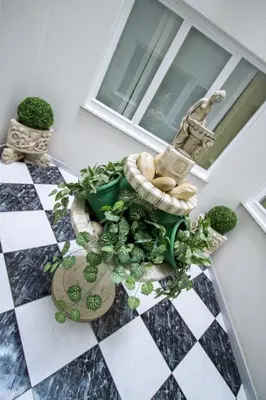 a potted plant sitting on a floor next to a sink at Hotel Mediante in Ribadeo