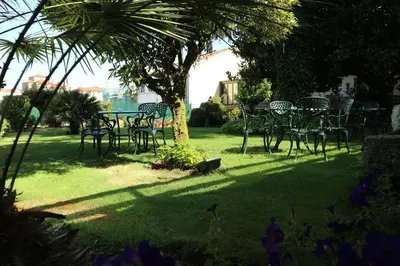 a group of chairs and tables in a yard at Hotel Virxe da Cerca by Pousadas de Compostela in Santiago de Compostela