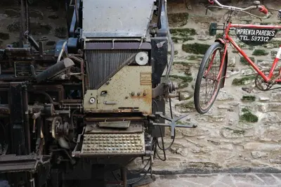 an old sewing machine with a bike parked next to it at Hotel Virxe da Cerca by Pousadas de Compostela in Santiago de Compostela