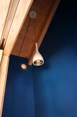 a ceiling with a white light and a blue wall at El Parreiro VUT-LE-1607 in Villablino