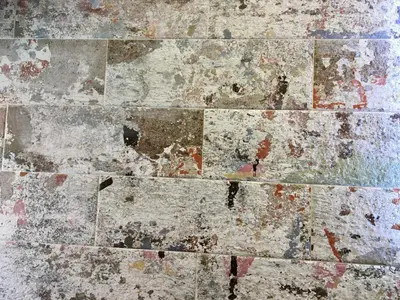 an old brick wall with lots of paint on it at La Furmumecha in Villablino