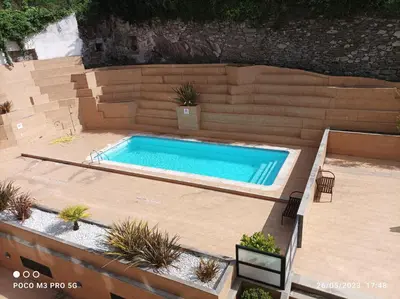 an overhead view of a swimming pool in a backyard at Apartamento Piscina 1G by Urraca Suites Viveiro in Viveiro