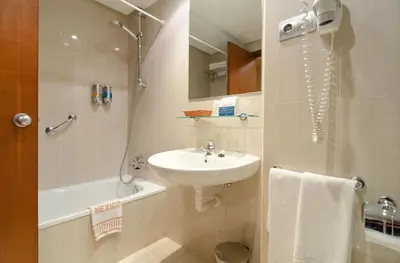 a bathroom with a sink and a bath tub and a sink at México PR in Santiago de Compostela