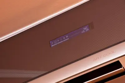 a clock on the top of a laptop computer at México PR in Santiago de Compostela