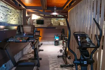 a gym with tread machines and a treadmill at San Francisco Hotel Monumento in Santiago de Compostela