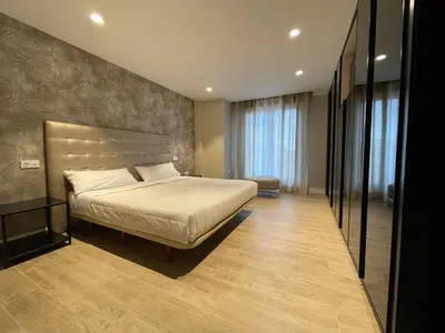 a bedroom with a bed and a large window at El Roble 9 in Astorga