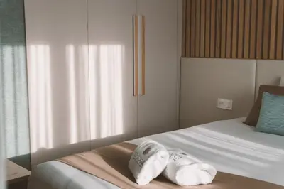 a bedroom with two towels sitting on a bed at HOTEL CANDOR in A Lama