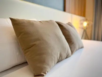a group of pillows sitting on top of a bed at HOTEL CANDOR in A Lama