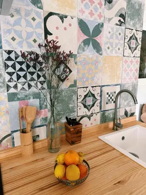 a bowl of fruit on a kitchen counter with a sink at Amodiño do Camiño in Belesar