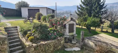 a garden with a stone wall and flowers at Casa Lisboana in Pontevedra