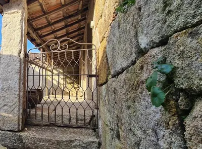 a window with a gate in a stone wall at Casa Lisboana in Pontevedra