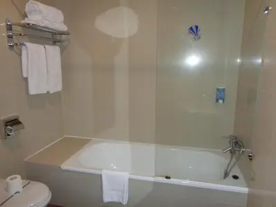 a bathroom with a tub and a toilet at Hotel Villa De Betanzos in Betanzos