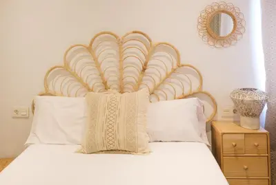 a bedroom with a bed with a wooden headboard at Zafiro Flat by Serendipia Turismo in Santiago de Compostela