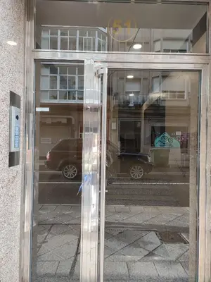 a reflection of a car in the window of a store at Piso Prol in Ourense